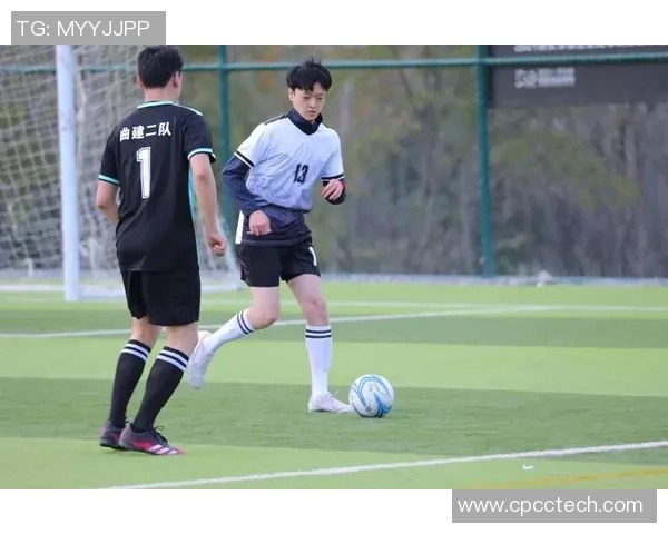 亲子共创足球梦想之旅：用心感受球场上的快乐与成长